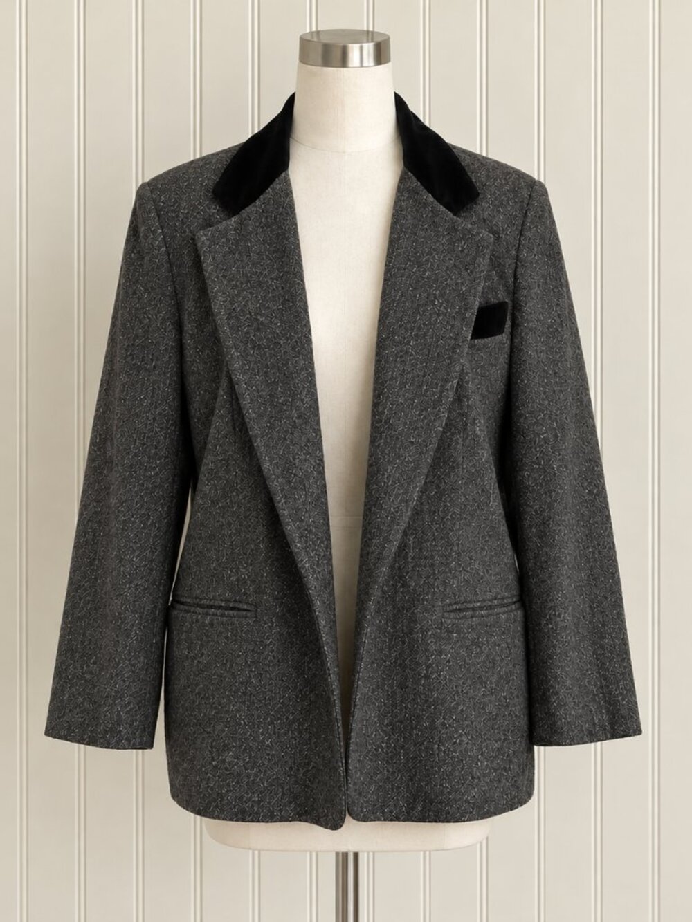 Women's Charcoal Wool-Blend Blazer with Velvet Lapel